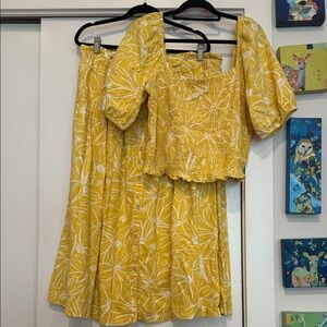 Universal Thread Yellow & White 2 piece skirt set